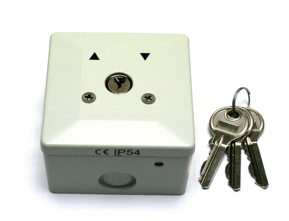 klíčový spínač povrchový v kovové schránce,3 klíče,IP54